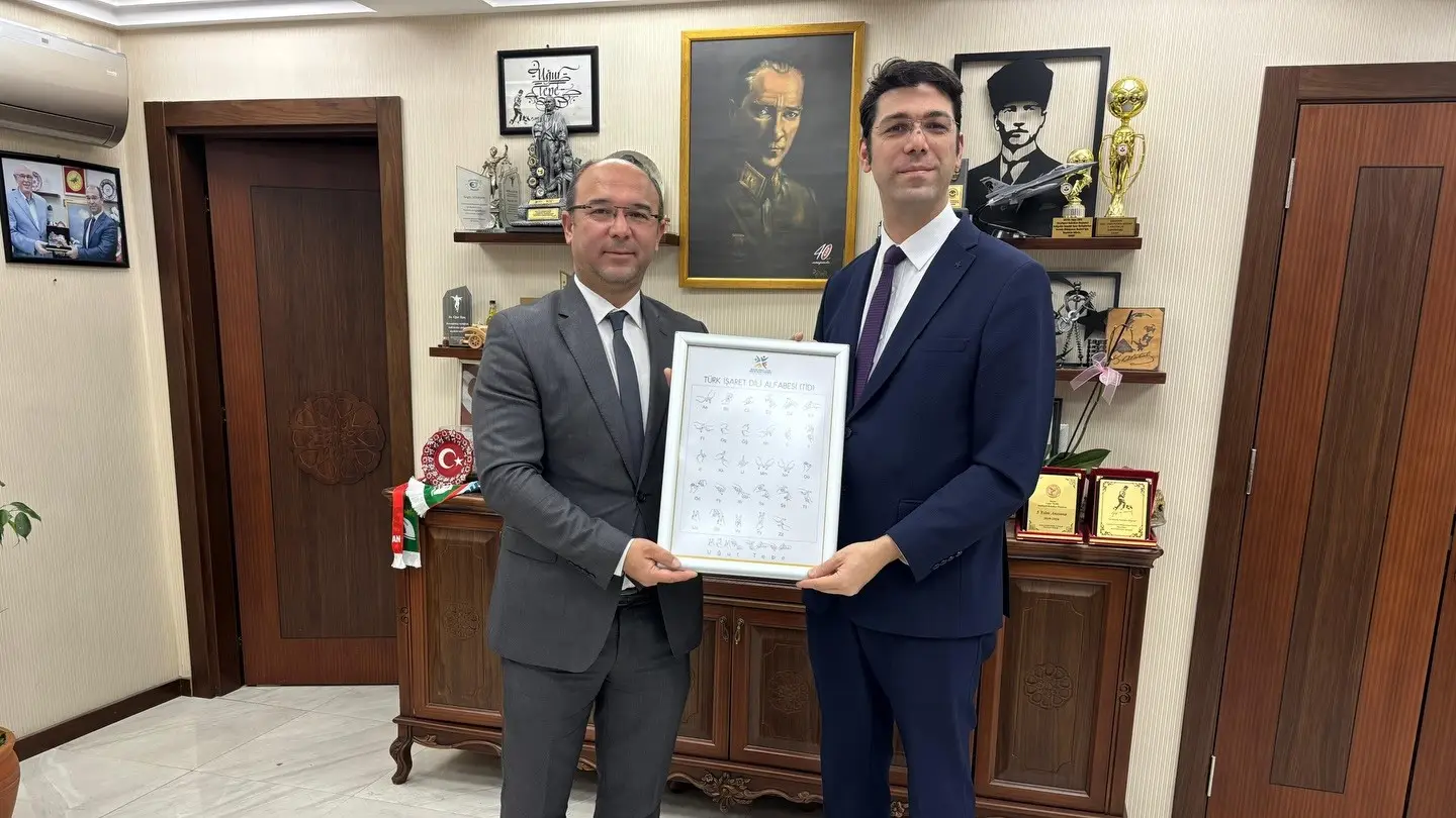 Başkan Dr. Burak Uyanık’tan Seyitgazi Belediye Başkanı Sayın Uğur Tepe’ye Ziyaret